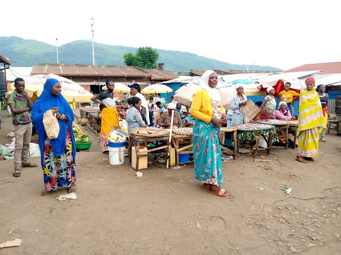 Abagore bakoreraga muri iryo soko basazwe n'ibyishimo kuko bijejwe kurigarukamo