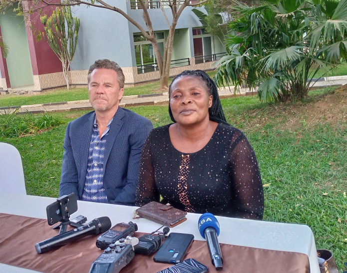  Dana Morey na Rose Muhando basobanura iby