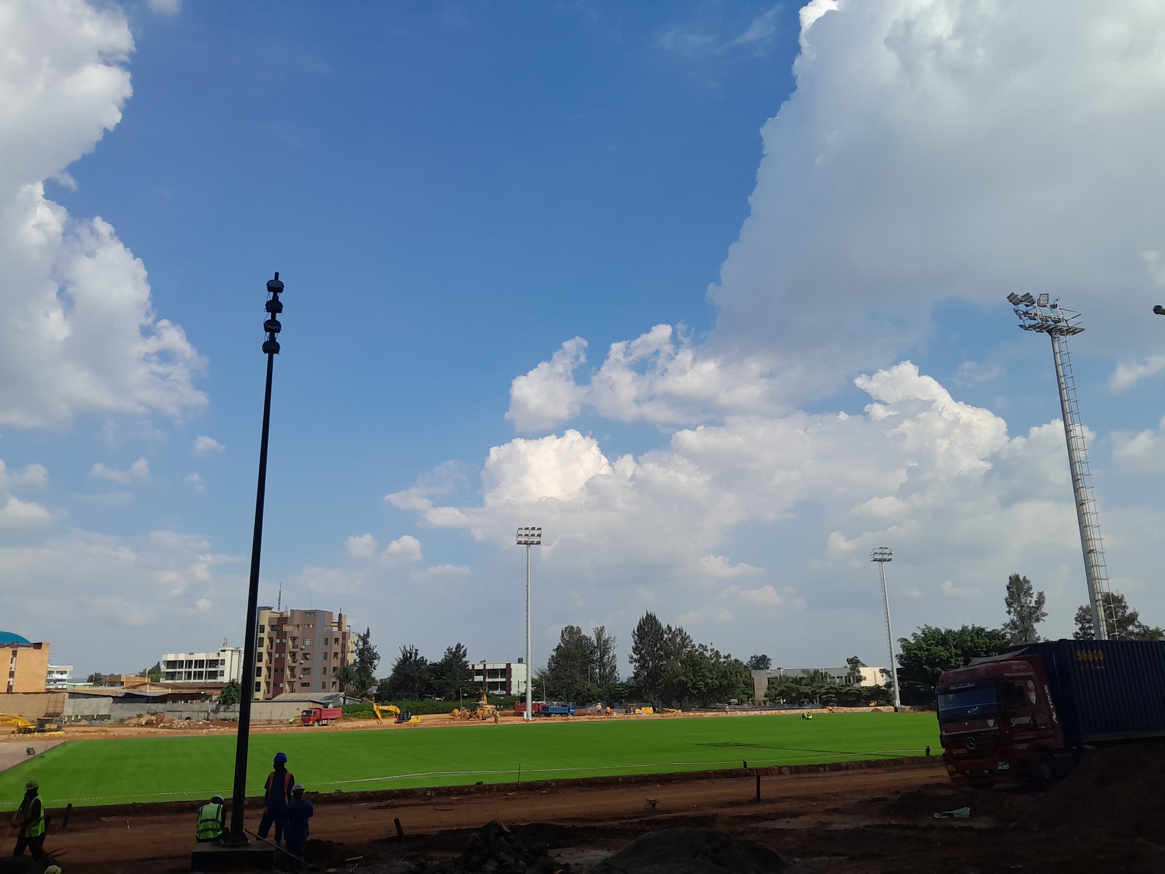 Ikibuga cyimyitozo kizaba gifite ubwatsi nk'ubwa Stade Amahoro, nacyo cyamaze gukorwa