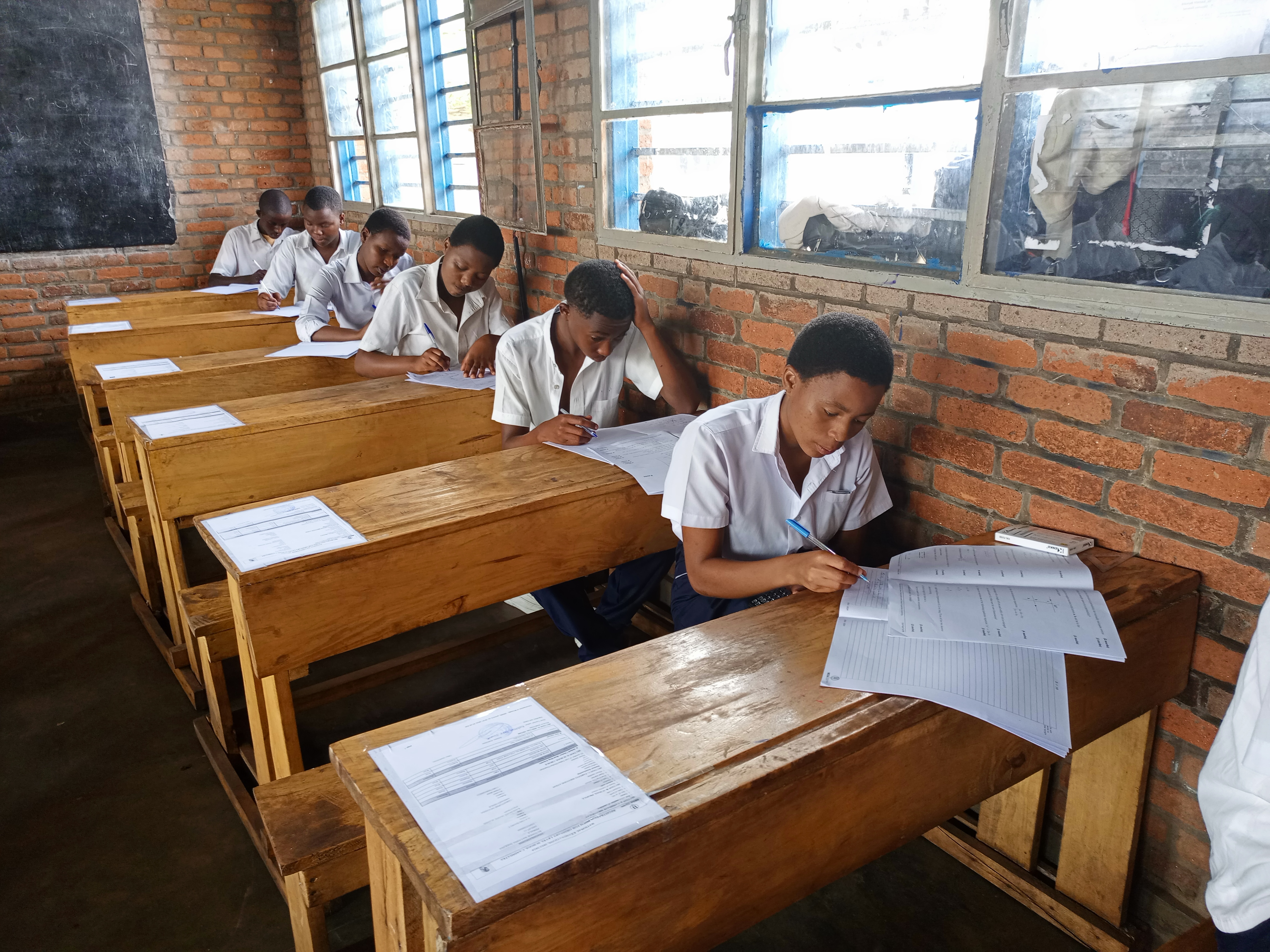 Kimwe mu bibazo bagaragaje kiri mu bizamini by'indimi harimo Ikinyarwanda