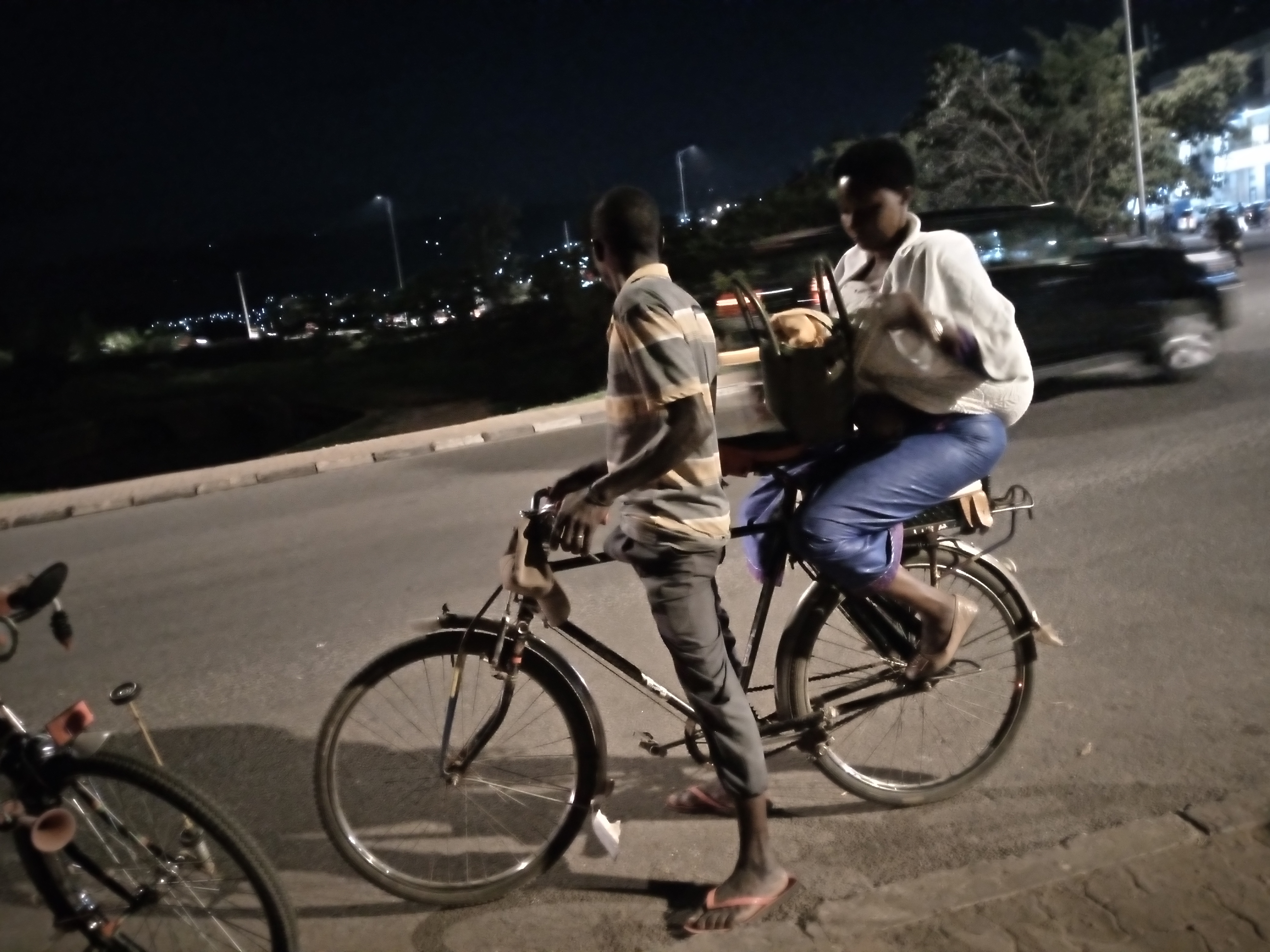 Hari abatwara amagare banze gucika ku kugenda nijoro
