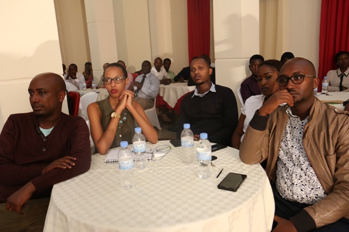 Byinshi mu biganiro byatanzwe byerekaga urubyiruko ko rukwiye kubanza gutekereza ku mishinga rwifuza gukora.