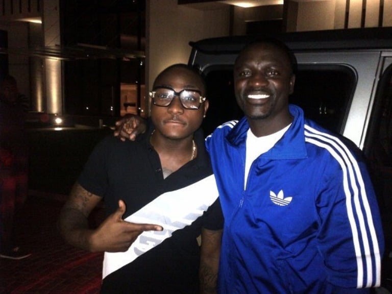 Davido na Akon bari bususurutse abitabira ibirori byo gufungura CAN 2017