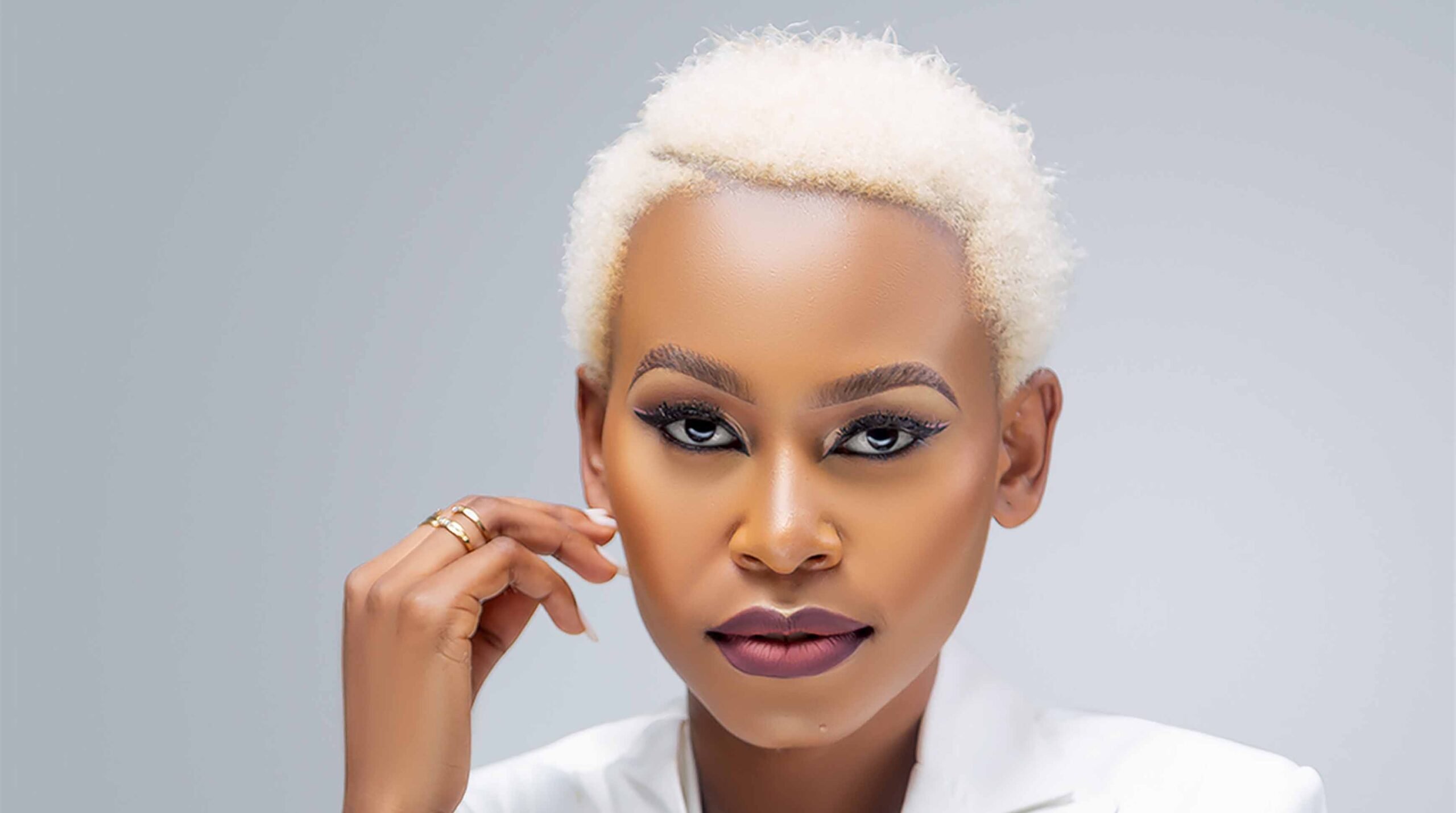 Alyn Sano ni umwe mu bakobwa bahagaze neza kugeza ubu mu muziki Nyarwanda