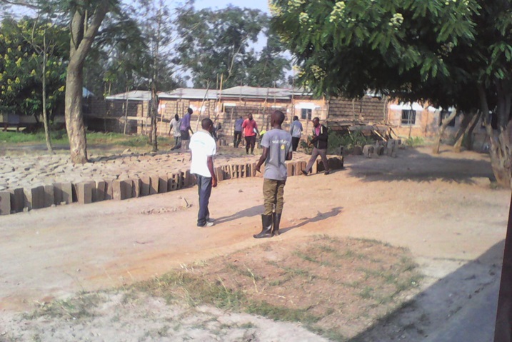 Bamwe mu baturage bari bahageze kare.