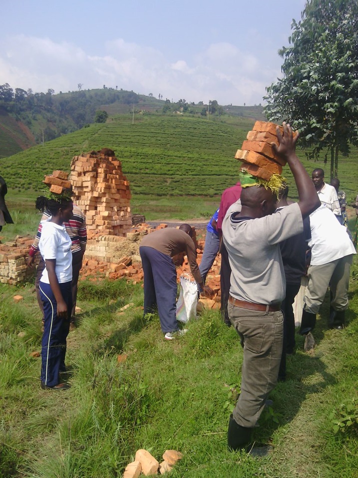Amatafari bayakuraga mu mubande wa Giswi, ni nko mu birometero bibiri uvuye ahubakwa amashuri.