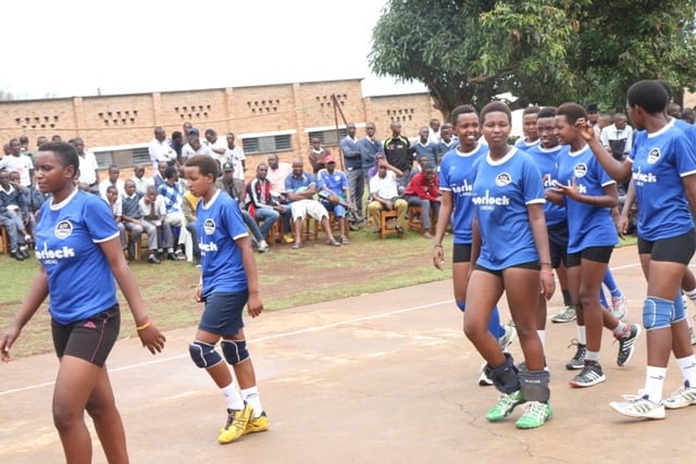 Abakinnyi ba Ruhango benshi biga mu ishuri ryitwa Indangaburezi bazaba bafite irusanwa rihuza amashuri