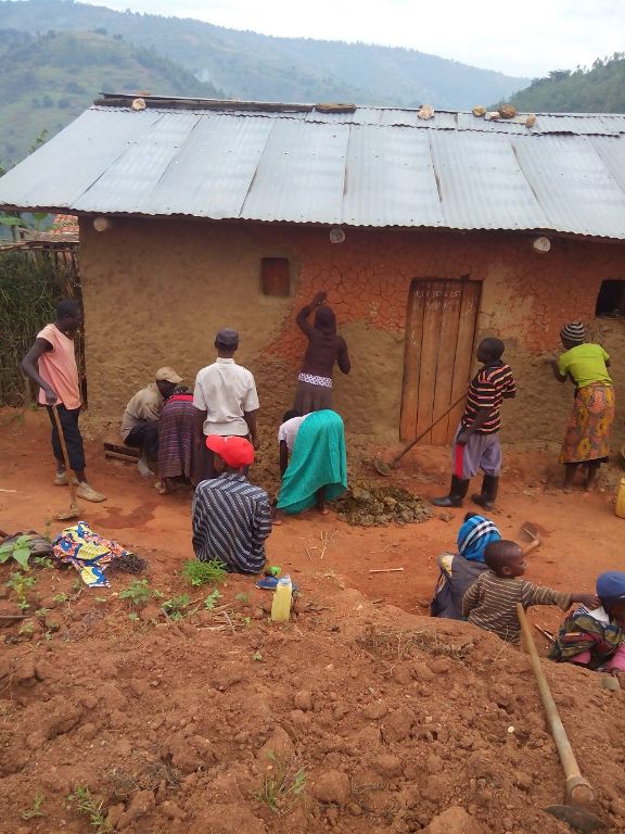 Mu murenge wa Kansi muri aka karere ka Gisagara naho hakozwe umuganda wo gukora ibikorwa by'isuku byari bimaze ukwezi bikorwa bigomba kurangirana n'uku kwezi.