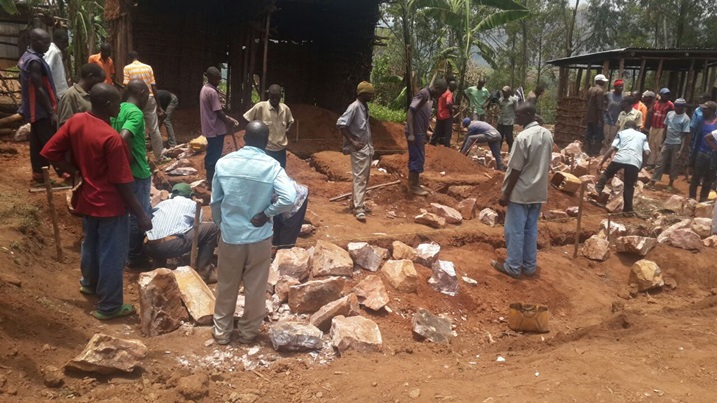 Bahereye mu mishingi bayizamura.