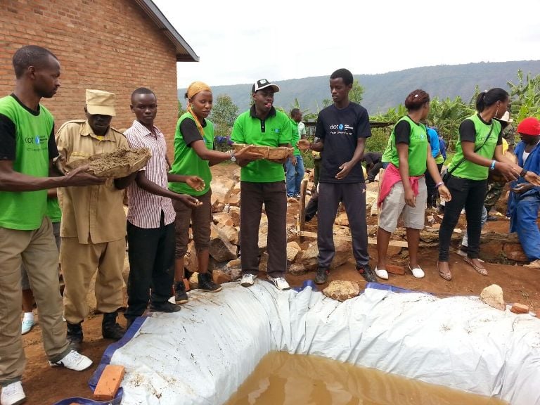 Imiryango y'abafatanyabikorwa yagize uruhare rukomeye muri uyu muganda inatanga n'inka eshanu.