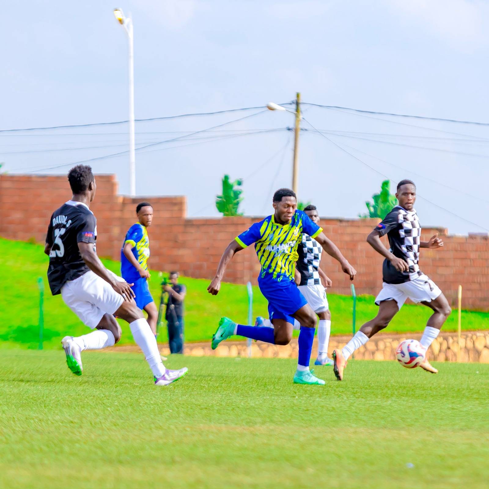 Ikipe ya APR FC yavuye I Muhanga yemye nyuma yo kuhatsindira As Muhanga ibitego 2-1