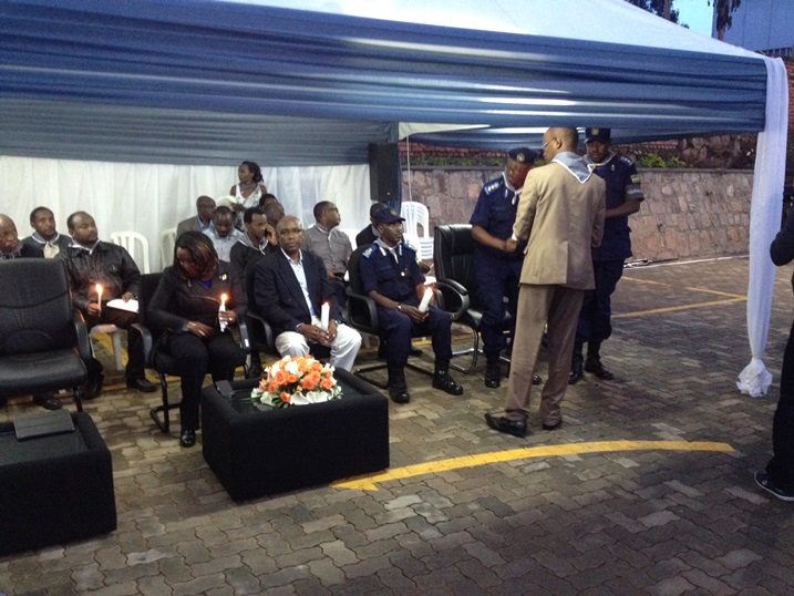 Bacanye urumuri rw'icyizere mu bari bitabiriye uyu muhango.