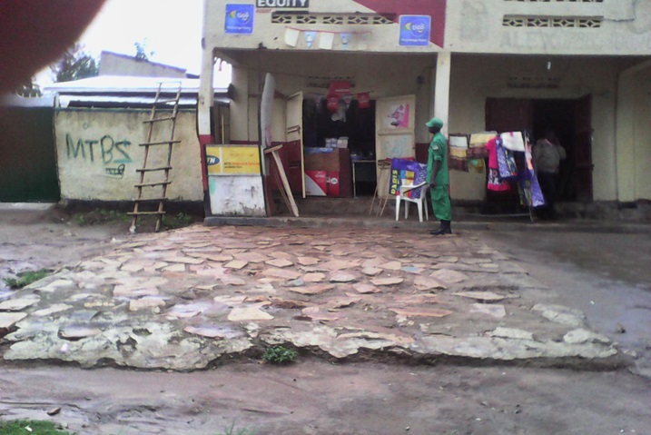 Kimwe mu byatangaje abantu muri Nyagatare ni uko hari bamwe mu bacuruzi bakinguye amaduka yabo mu gihe bagenzi babo bari mu muganda.