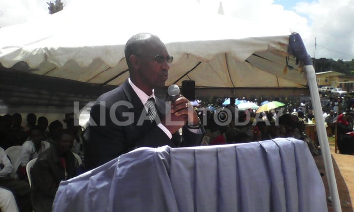 Kajuga, umwe mu bashyinguye abe atanga ubuhamya.