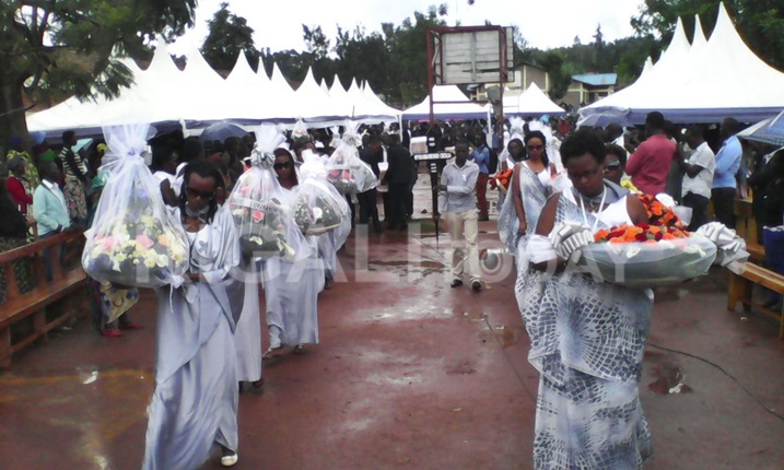 Mu rwibutso rwa Rukira hashyinguwe imibiri irenga ibihumbi 35 mu cyubahiro.