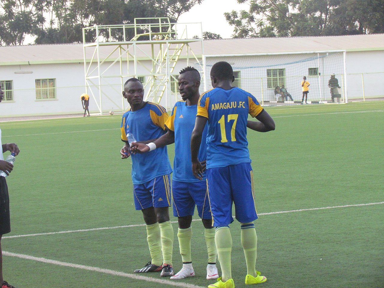 Ndizeye Innocent, Shabban Hussein Tchabalala na Mugisho Amani Mukeshe bumva inama z'umutoza