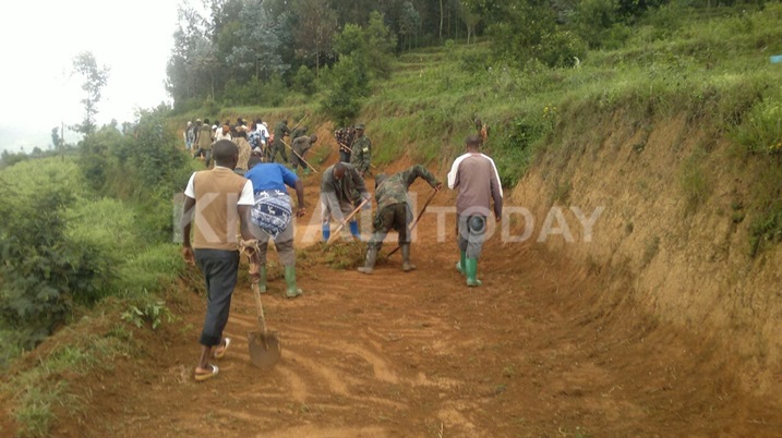 Mu murenge wa Bungwe mu karere ka Burera hakozwe umuganda wo guharura imihanda yo muri uyu murenge.