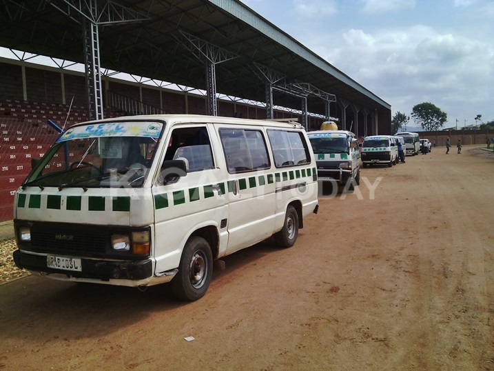 Mu kaere ka Muhanga bafashe imodoka zitwara abagenzi kubera kutitabira umuganda kandi ba nyirazo bakaza gucibwa amande.