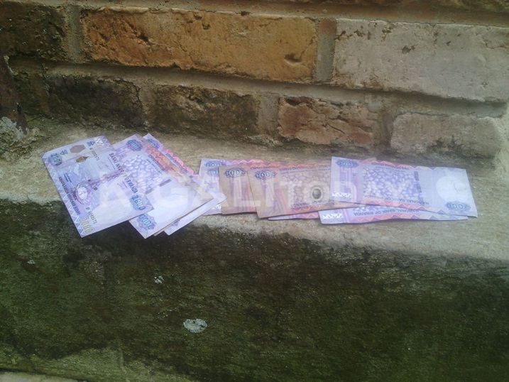 Ayo niyo mafaranga yashatse gutanga ngo ikibazo cye gikemuke.