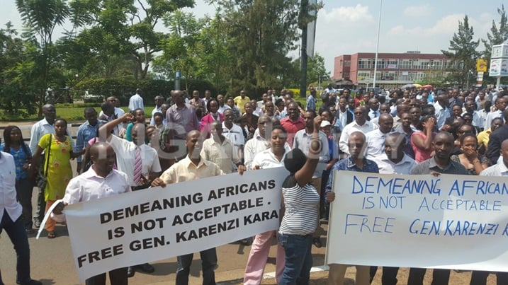 Bari bafite ibyapa bigaragaza ko batishimiye uburyo u Bwongeleza bwitwaye muri iki kibazo.