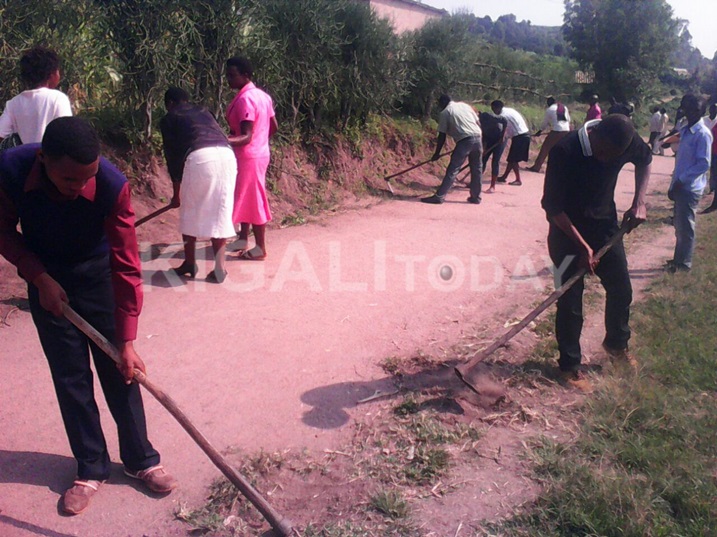 Igikorwa cy'umuganda cyari kitabiriwe n'urubyiruko ku bwinshi.