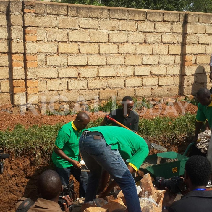 Perezida Kagame mu gikorwa cy'umuganda.