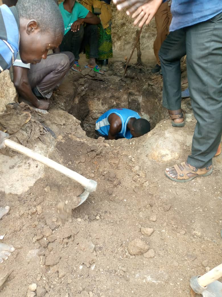 Imibiri basanze yubakiyeho inzu y'amatungo