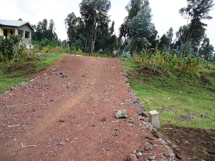 Imihanda irimo gukorwa yagiye inyura ahari ibikorwa by
