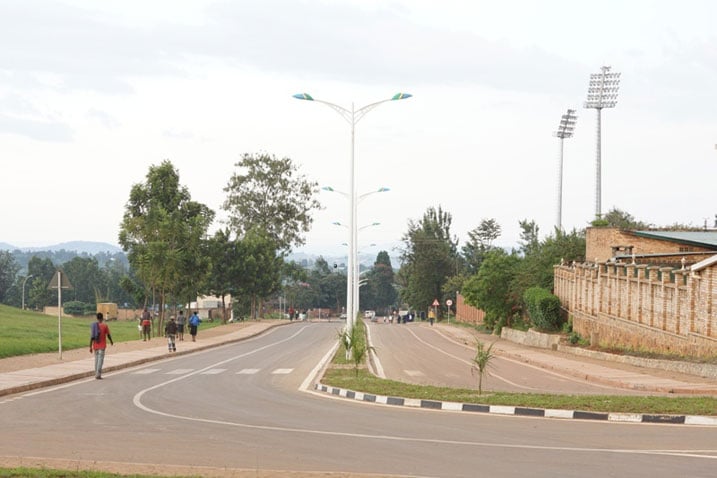 Imihanda yarakozwe inashyirwaho amatara meza.