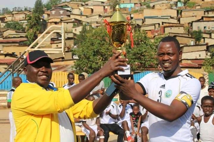 Handball naho kapiteni yambara igitambaro ku ka moso