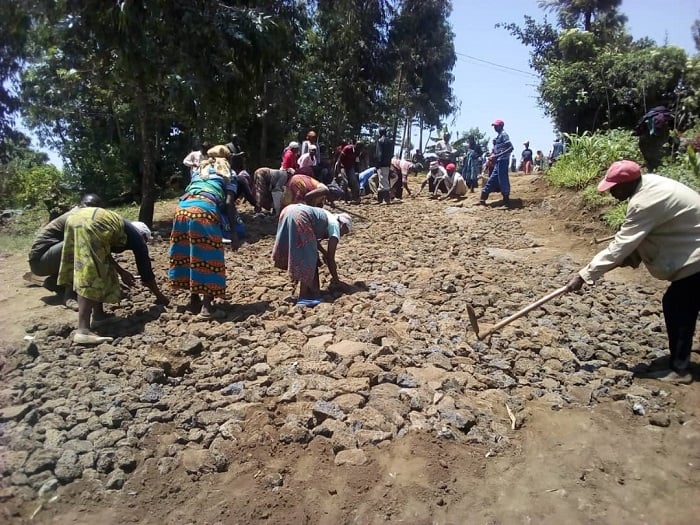 Hari abakora imirimo bahemberwa nko muri gahunda ya VUP bagatinda guhembwa bakanakatwa amafaranga batasobanuriwe
