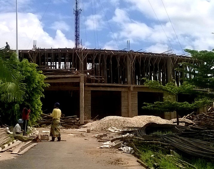 Imirimo ntiragera no muri kimwe cya kabiri kandi igihe yahawe kiri hafi kugera.
