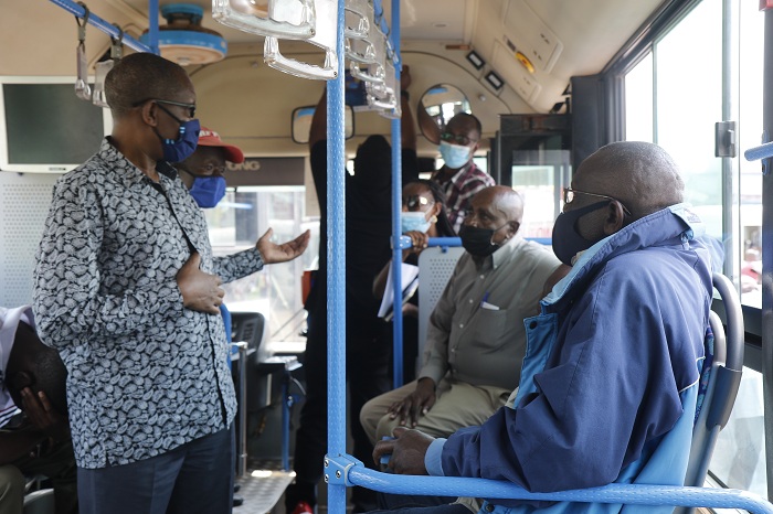  Kulamba ashishikariza abaturage kujya bibuka kureba ko amafaranga bashyiriwe ku makarita ari yo