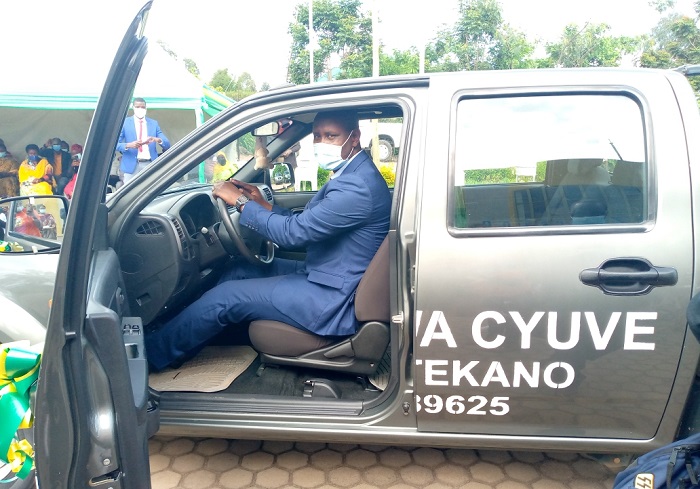 Abaturage bazajya bafatanya mu micungire y'iyi modoka