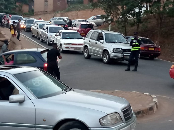 Kuri uyu munsi ibinyabiziga na byo byagaragaye ku bwinshi bikora ingendo hirya no hino mu mihanda ya Kigali