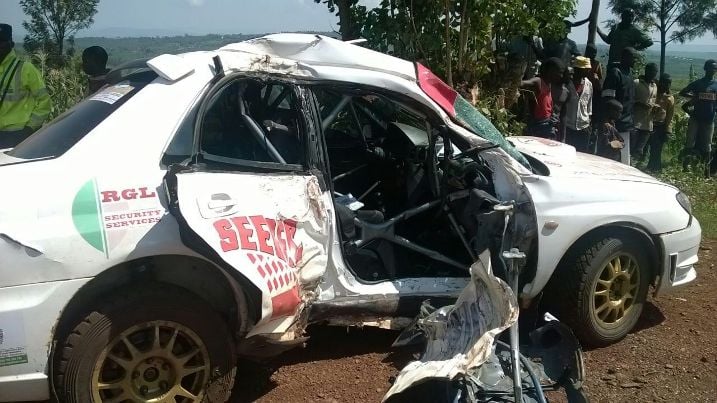 Imodoka Kwizera na Dusquene barimo yarangiritse nyuma y