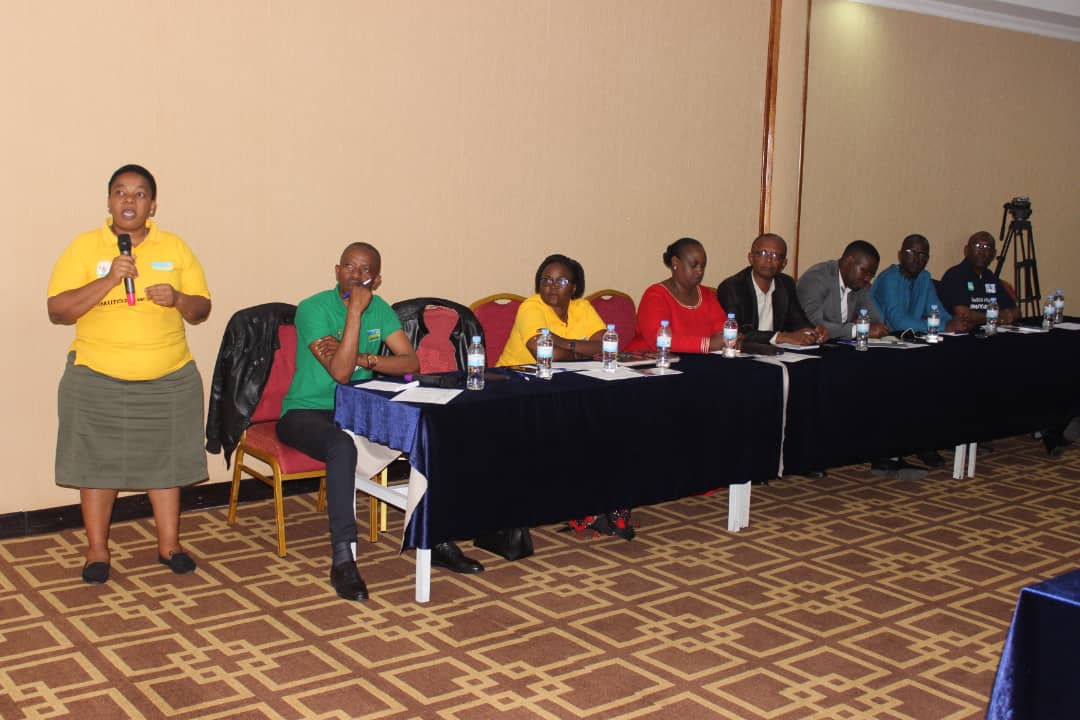 Impamyabigwi zibwira abayobozi batandukanye barimo aba RGB, MHC na Perezida w'Itorero ry'Igihugu aho bageze besa imihigo