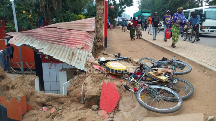 Iyo modoka yagonze abanyonzi bihitiraga