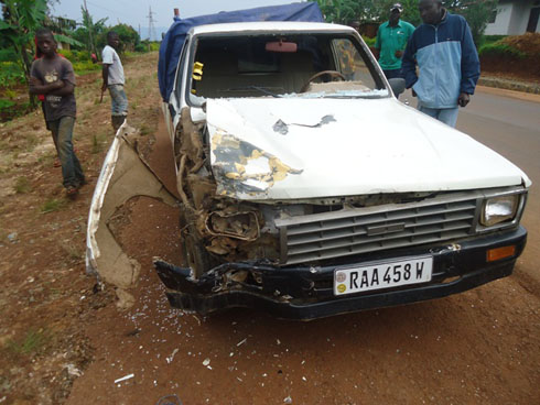Uruhande imodoka yagongesheje na rwo rwangiritse (Aha ni i Nyamasheke).