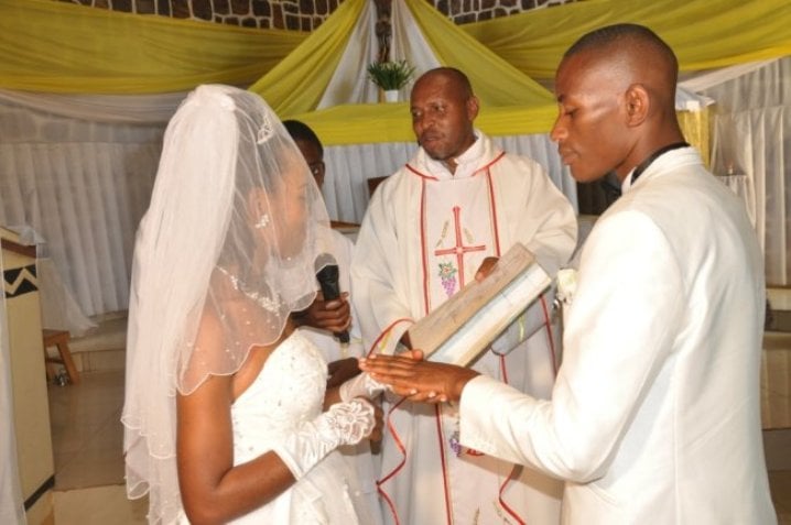 Nzagukunda nubwo nta makuru yaba ahari yo kuvuga...