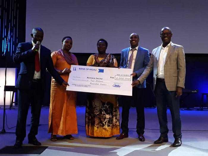 Amadini n'amatorero mu murenge wa Remera i Kigali yafashije abatagira ubwisungane mu kwivuza, yemera no kunga Abanyarwanda