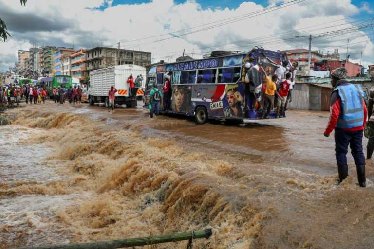 Imyuzure imaze kwica abantu 38 muri Kenya kandi imvura igikomeje