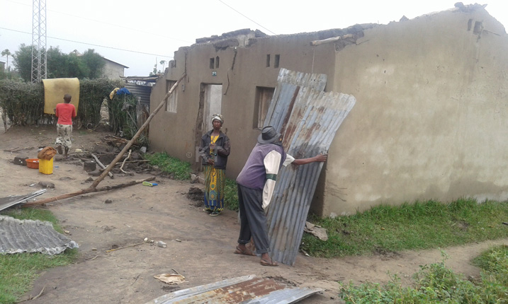 Imvura yasambuye amazu 21 n