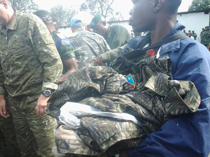 Bafatanywe imyenda 12 bashaka gutanga ruswa ngo babareke bagende.