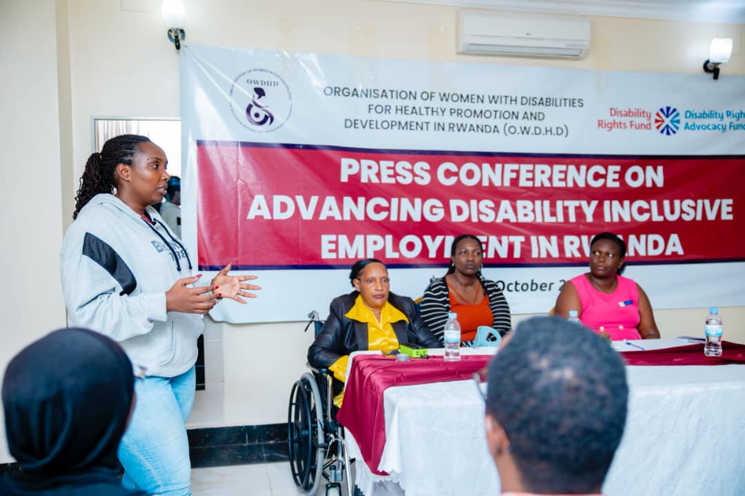 Annet Bukombe asobanura uko ikibazo cy'abantu bafite ubumuga by'umwihariko abagore n'abakobwa badafite akazi giteye