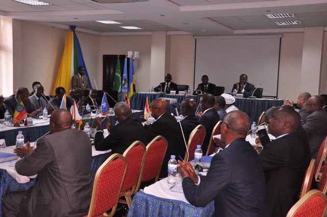 Bamwe mu bitabiriye Inama iteraniye mu Rwanda y‘abaministiri b'ingabo n'umutekano mu bihugu 10 bigize akarere k'Afurika y'uburasirazuba.