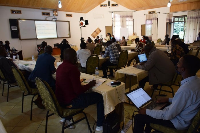 Intara y'Amajyaruguru iganira n'itangazamakuru 