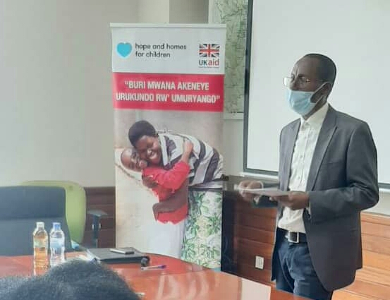 Munyamariza asaba abatora abana kubanza kuberekana mu buyobozi