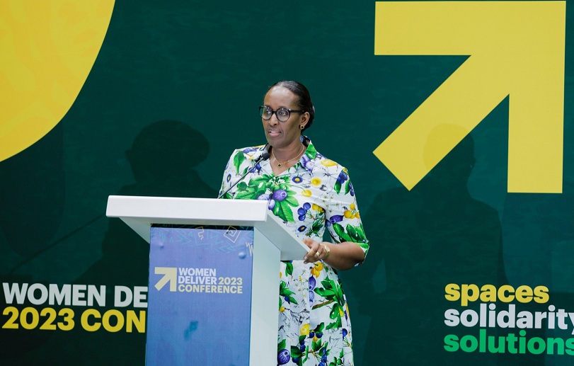 Madamu Jeannette Kagame aganira n