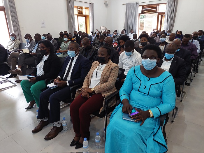 Abitabiriye iyo nama basabwe kunoza uburyo guha serivisi umuturage